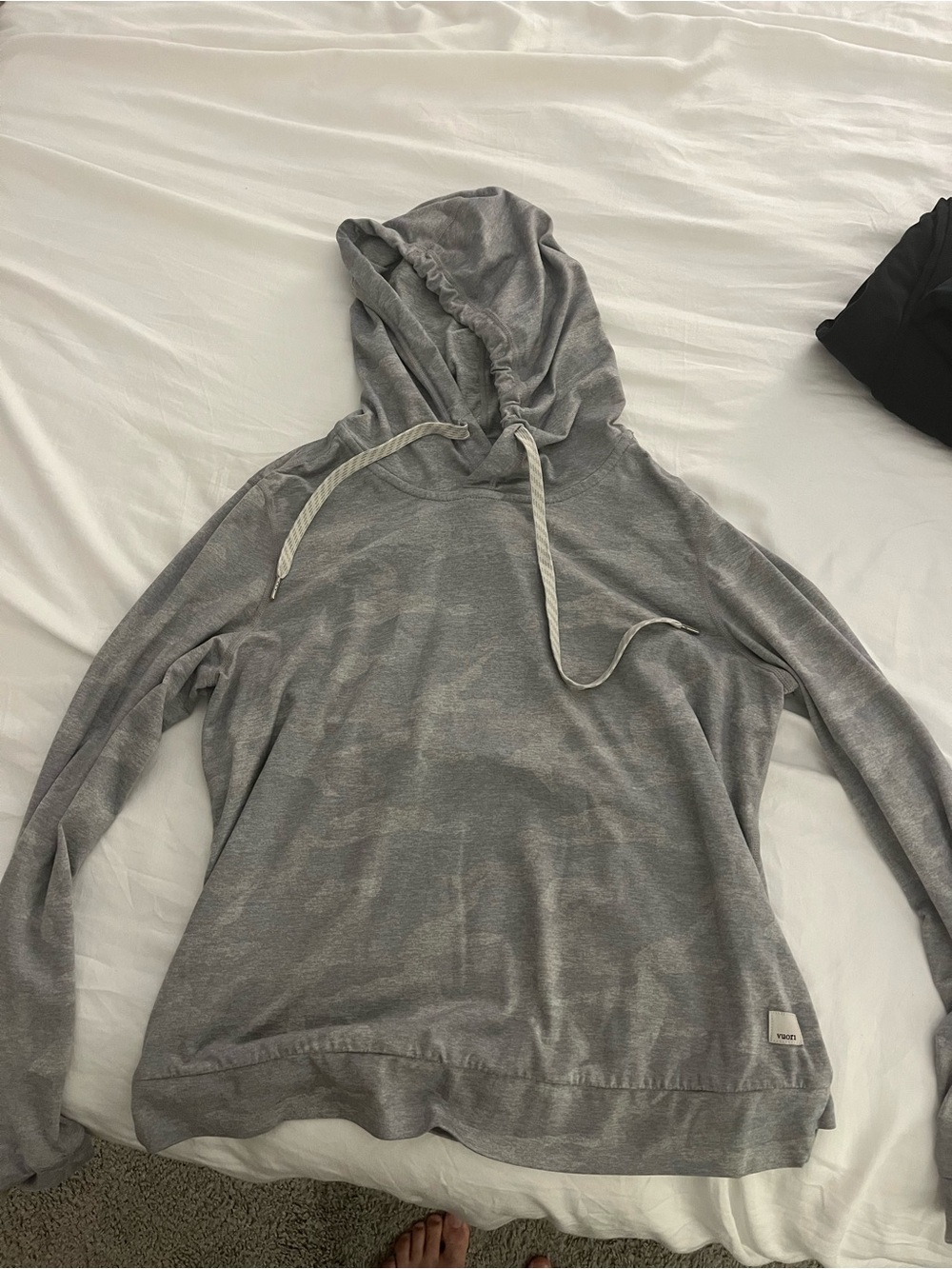 Vuori Halo Essential Hoodie in grey camo